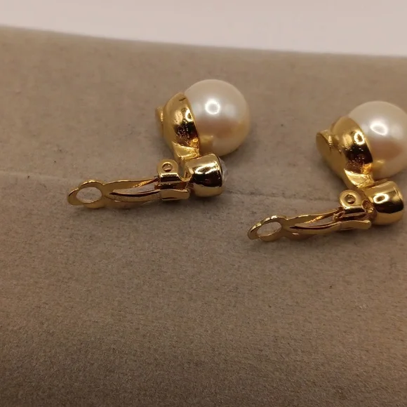 Vintage ErwinPearl faux pearl and Crystal Stud Clip- on Gold-toned Earrings - Picture 4 of 9